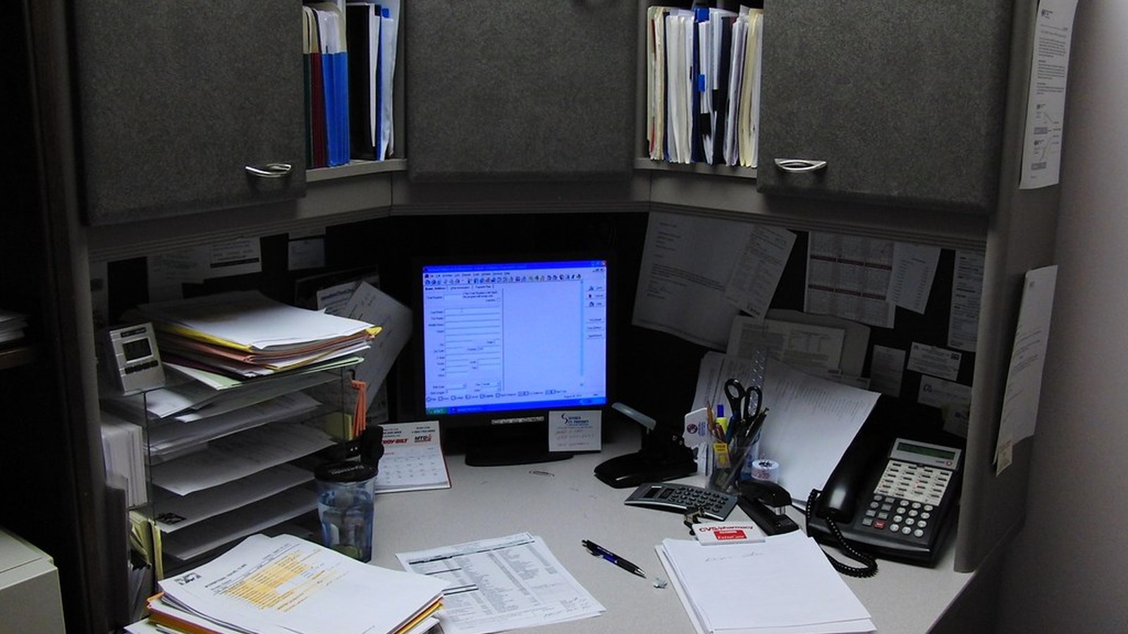 How to Organize a Cubicle Desk Without Making It Feel Boxed In