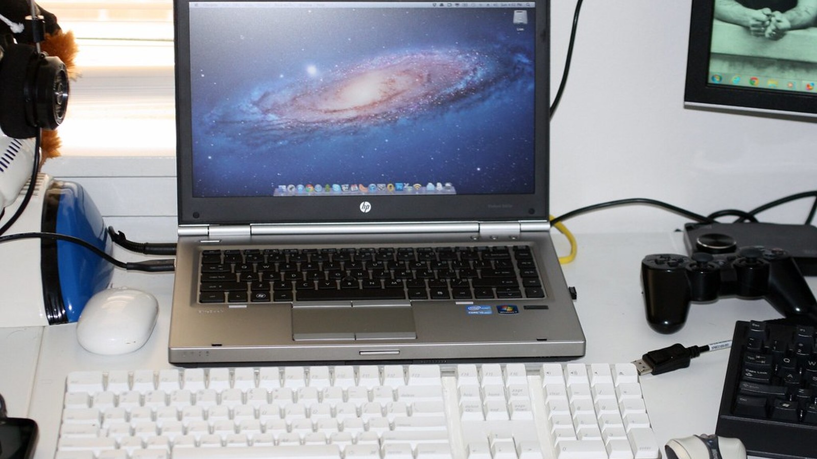 How to Organize a Desk When Small Items Keep Turning Into Visual Clutter