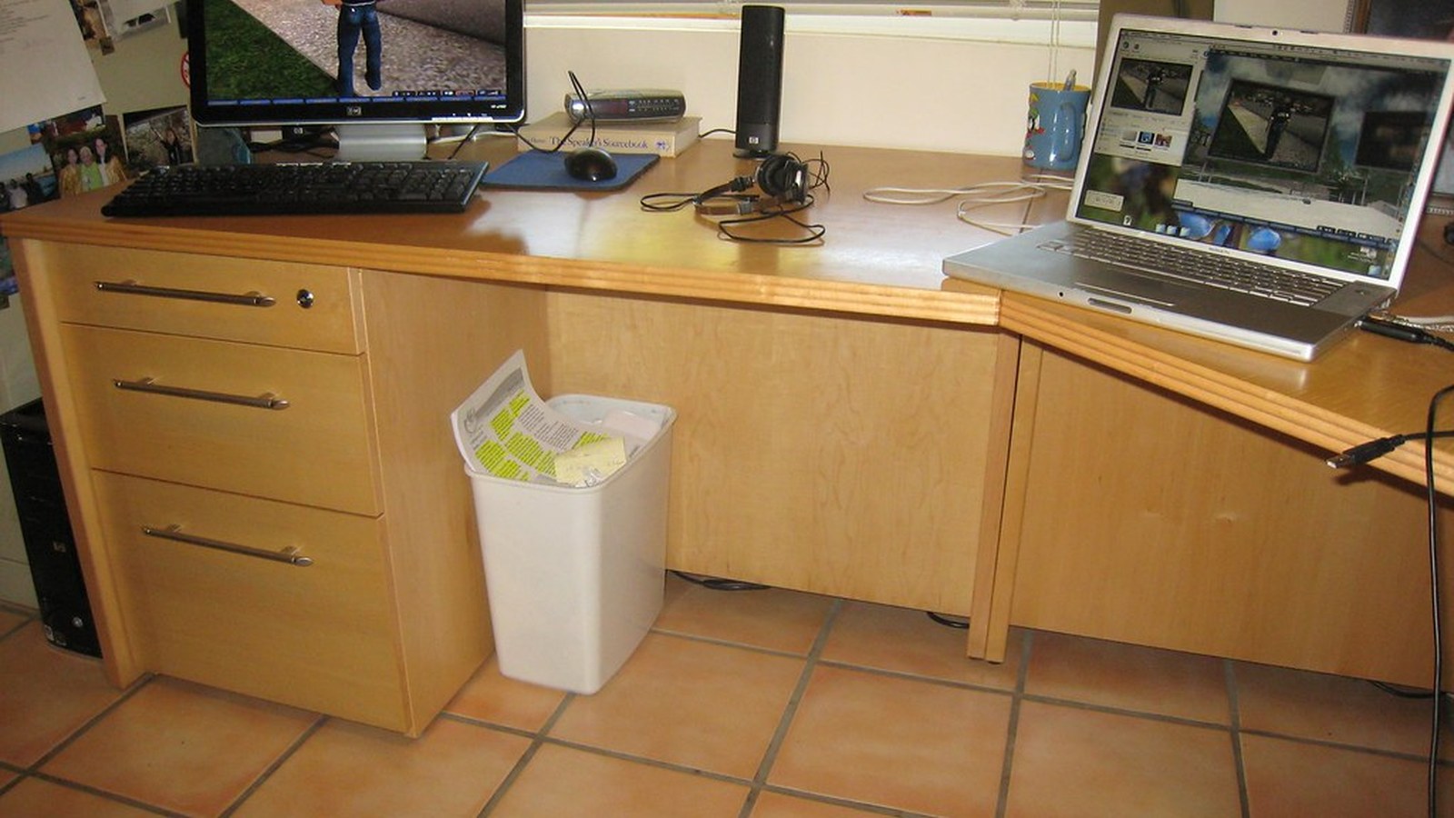 How to Organize a Desk With a Desktop Computer and Still Keep It Clear
