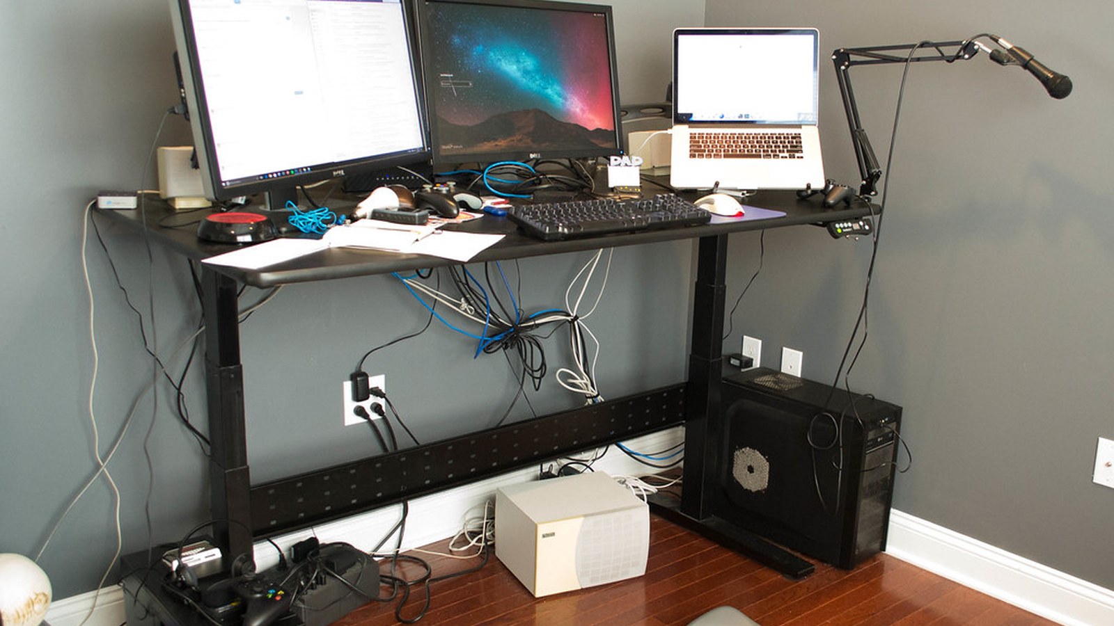 How to Organize a Desk With a Monitor Arm for Better Surface Space
