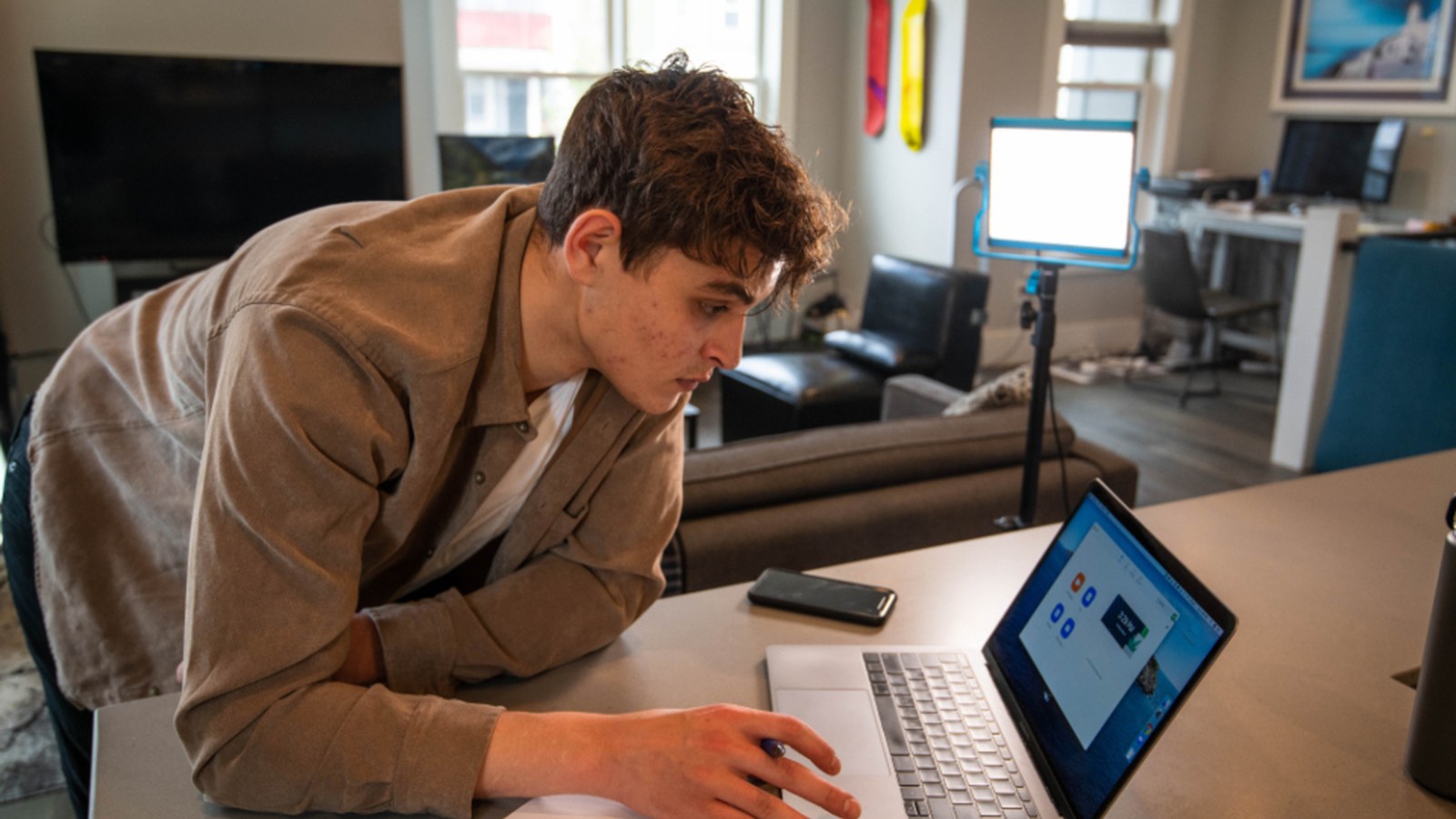 How to Organize a Freelancer’s Home Workspace Without Overcomplicating It
