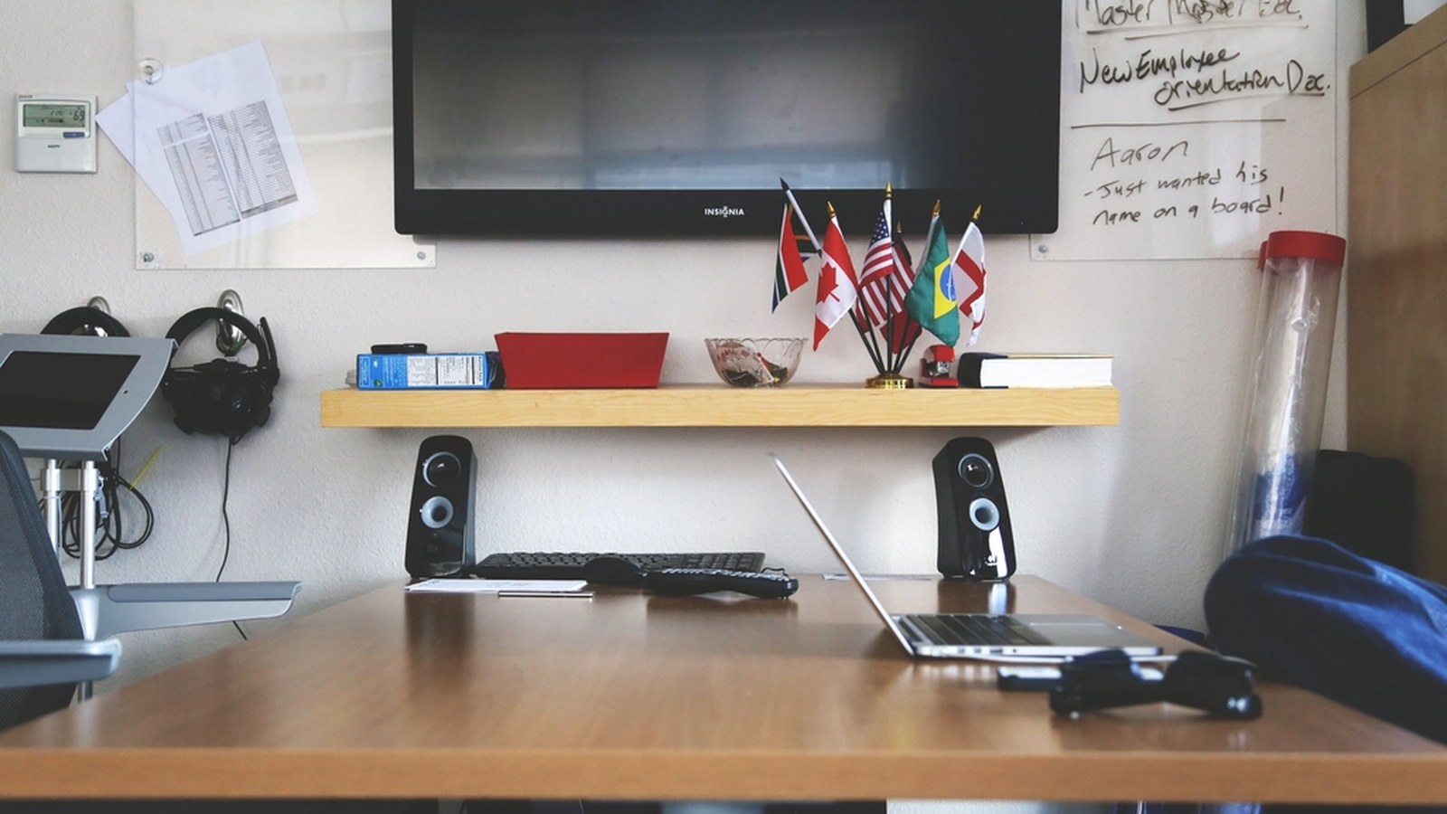 How to Organize a Long Desk for Multiple Work Zones