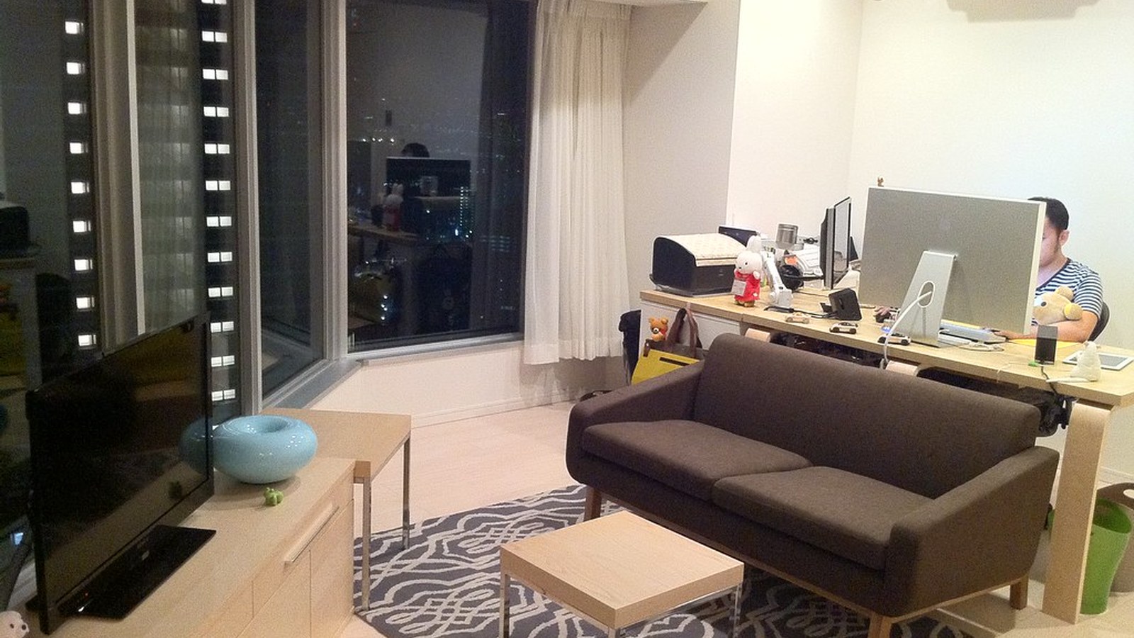 How to Organize a Parent Workspace at Home With Constant Interruptions