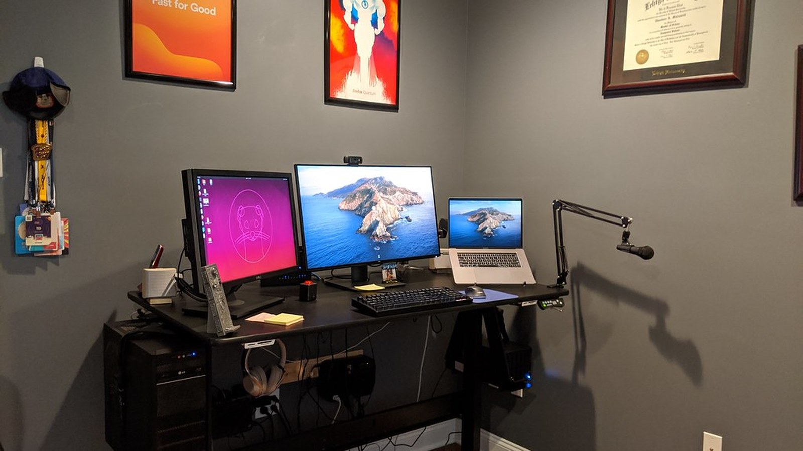 How to Organize a Standing Desk for Daily Work Without Turning It Into a Gear Pile