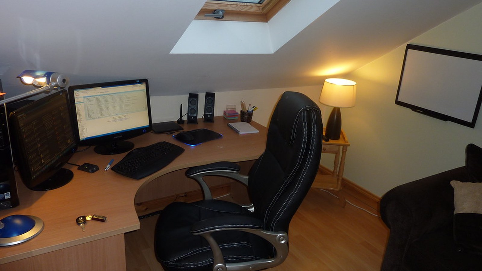 How to Organize a Workspace for a Side Hustle Without Taking Over Your Home