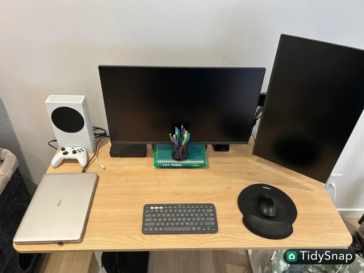 How to Organize a Workspace for Writing and Computer Work Without Splitting Your Focus