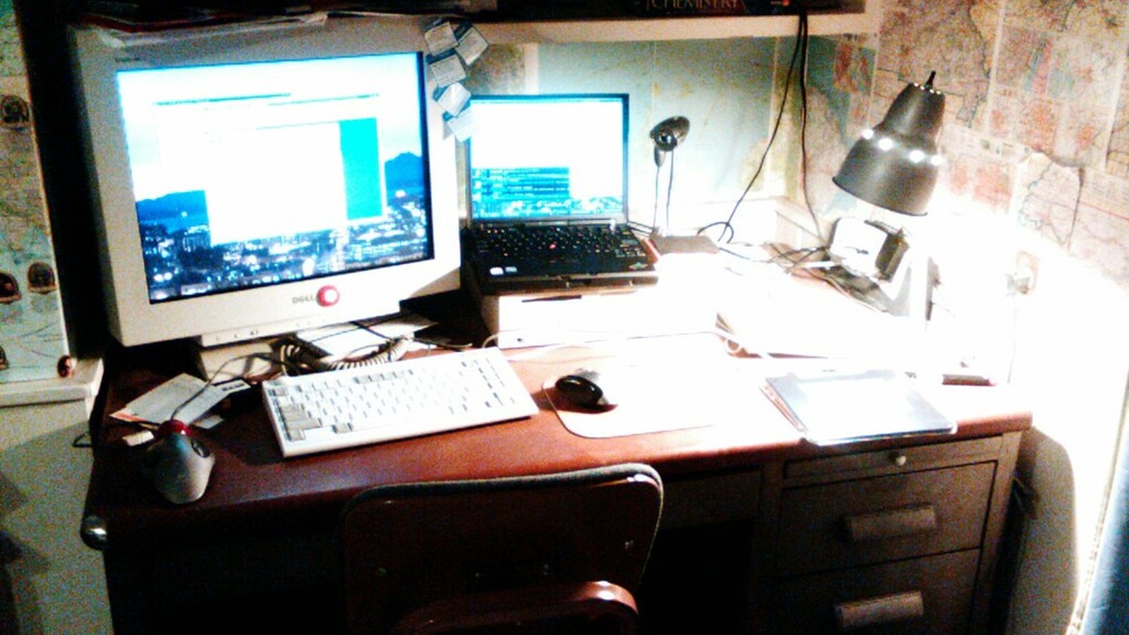 How to Organize a Workspace With a Docking Station and Too Many Cables