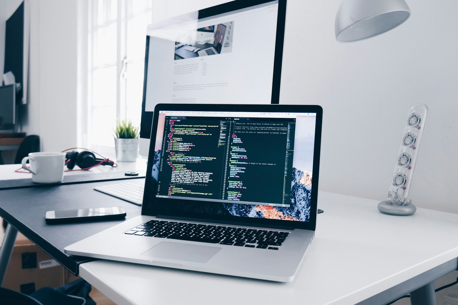 How to Organize an Office Desk for Productivity Without Overcomplicating It