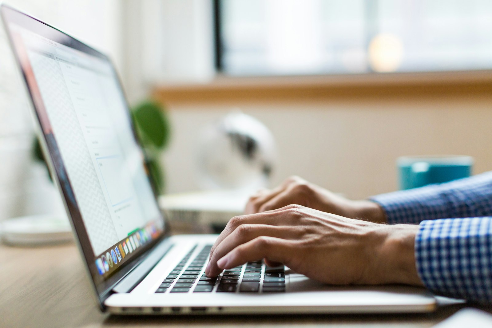 How to Organize My Desk at Work Without Making It Look Too Personal