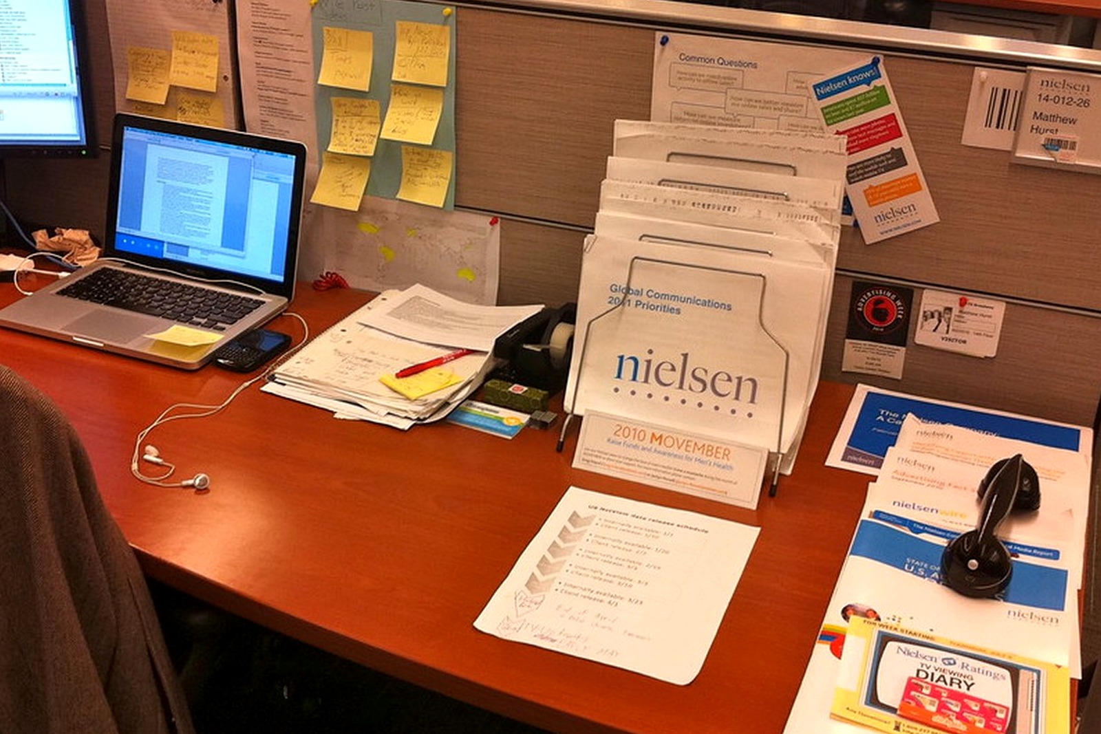 How to Organize Your Workspace for Monday Morning Without Starting From Scratch