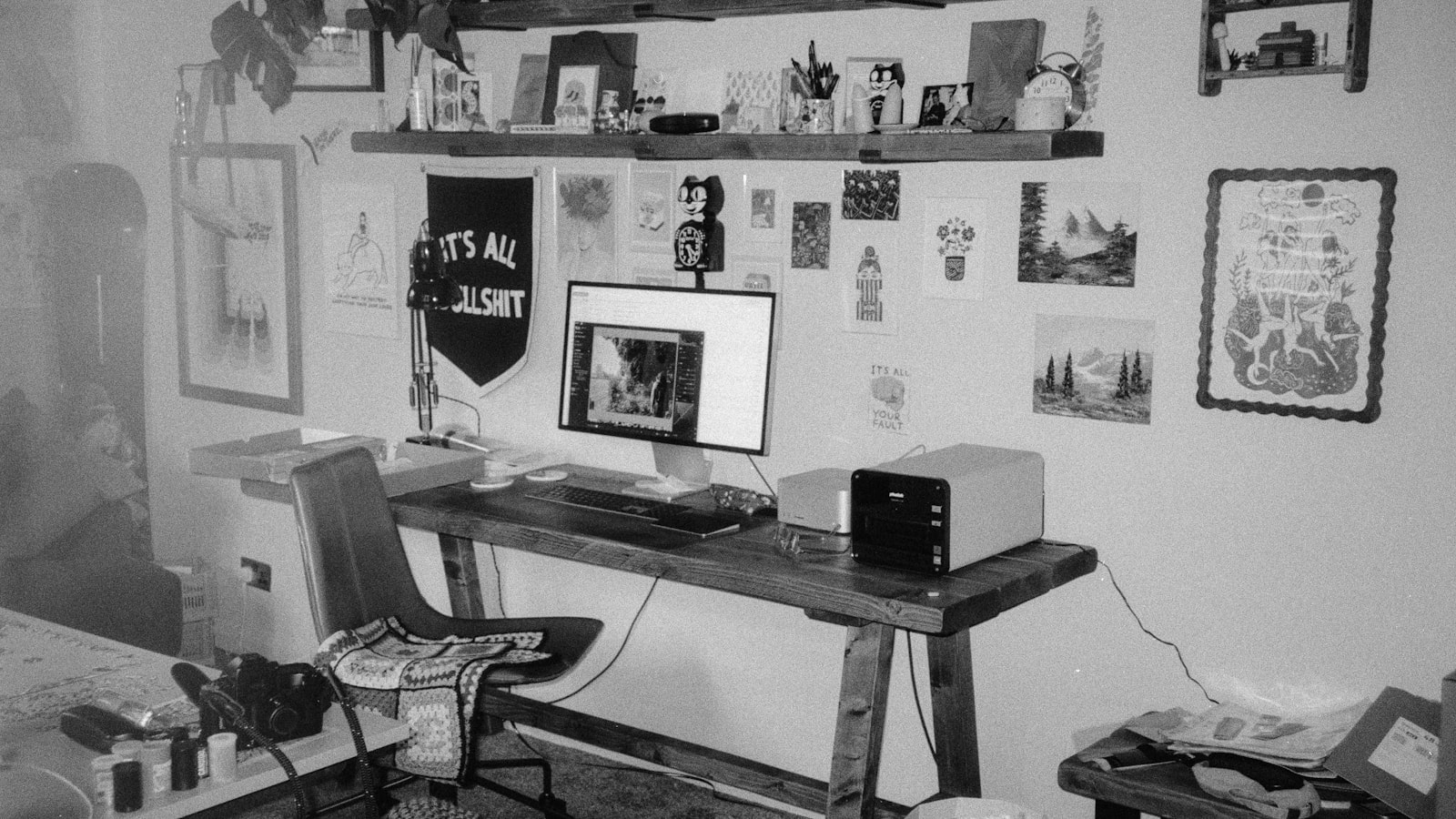 How to Organize a Messy Desk From One Photo: A Practical Reset Workflow